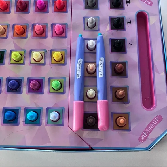 Ink Influencer Click N Color 32 Marker Set Art Kit We Wear Cute TikTok Toy Tin - Picture 5 of 12